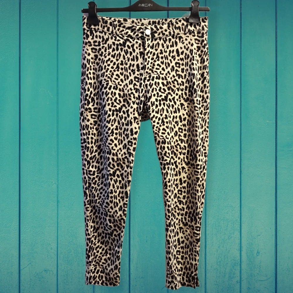 🦇2/$15- Leopard Crop Pants
